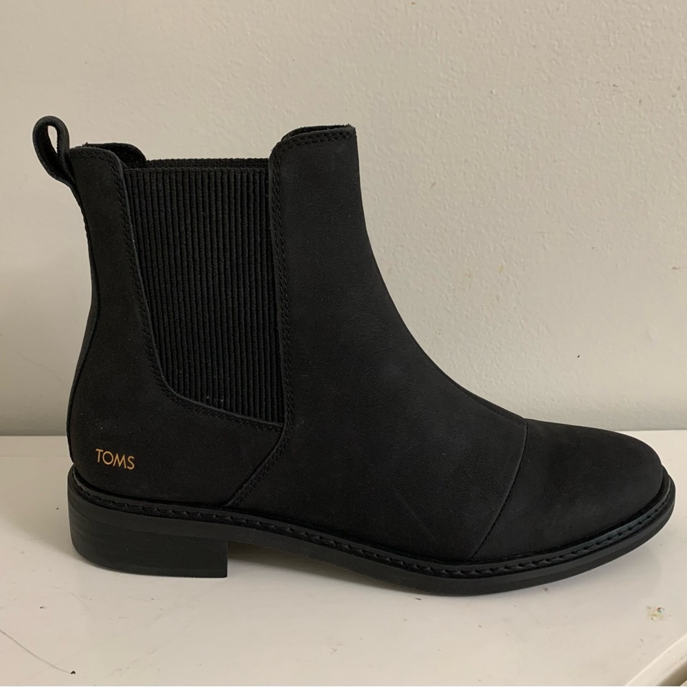 Never worn Tom’s black Chelsie boots